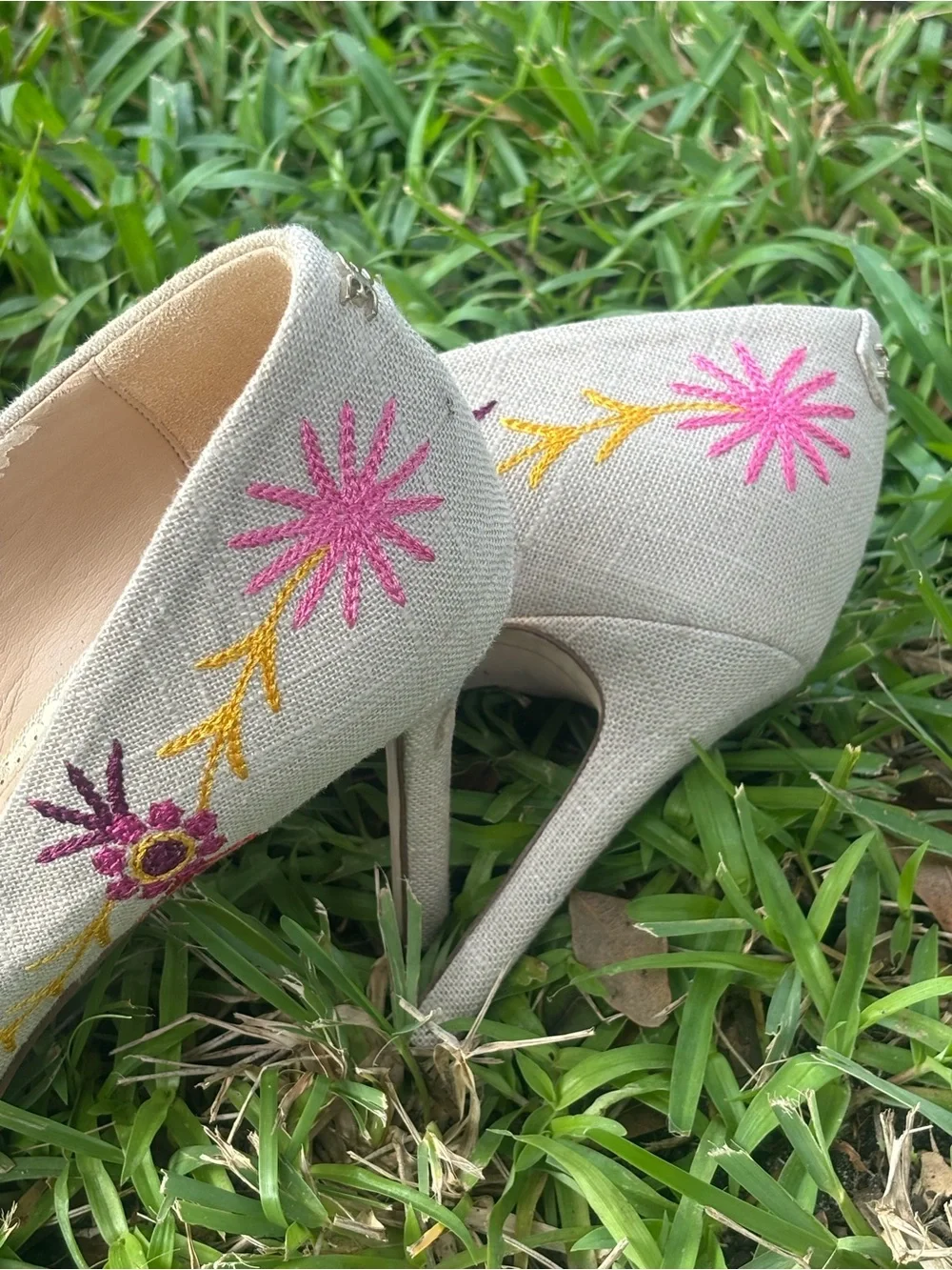 Sam Edelman Beige Embroidered Floral Pointed-Toe Pumps Size 9